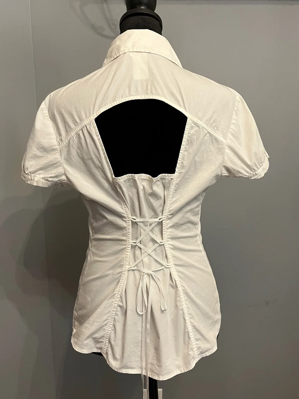 Guess Fitted White Cotton Short Sleeve Collared Blouse With Lace-up Back, size M - Picture 2 of 5